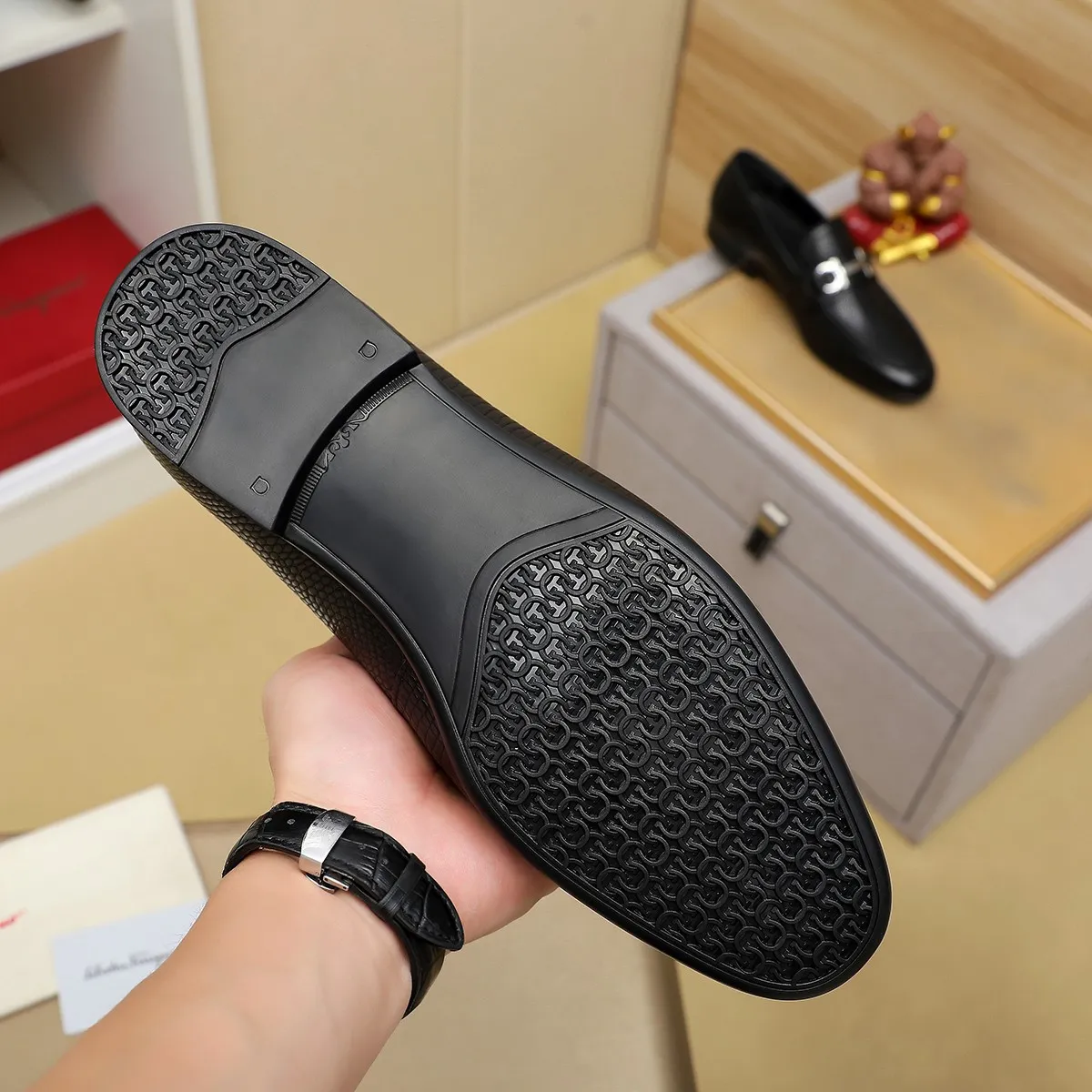 Men's shoes 250 🕷🕷🐂【Ferragamo】Ferragamo Popular fashionable casual shoes🇨🇳Official website counter 1:1 production, original mold opening💯Good quality can be seen, imported high-end first-layer pebbled calfskin, water-dyed🐂leather lining🌿very clear texture, high-quality waterproof, non-slip and wear-resistant outsole🎋high quality and low price, truly handmade🍓, color optional! Code number 38-44 (45. To be customized)
